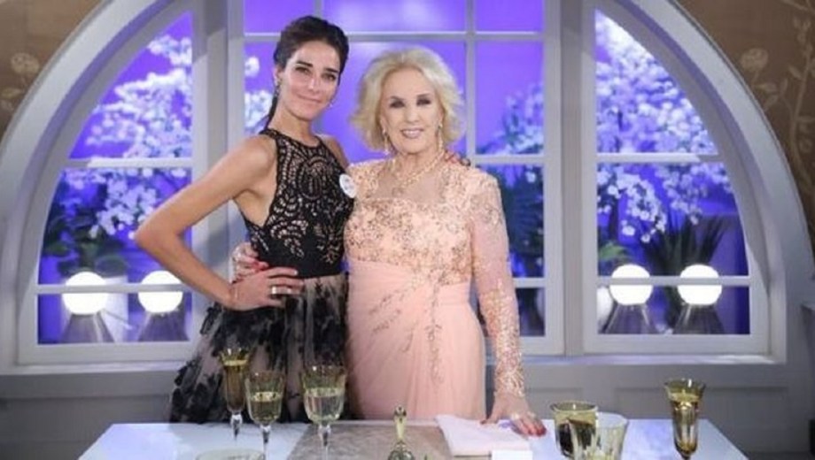 Juana Viale junto a Mirtha Legrand. 