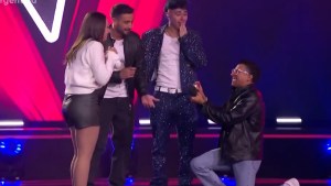 La Voz Argentina: Se unió al equipo de Luck Ra y luego sorprendió a todos con una romántica propuesta