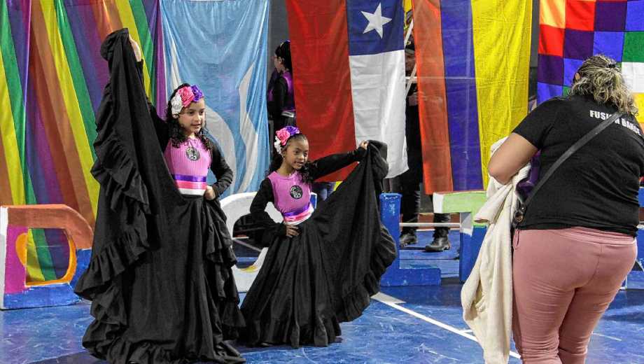 Las ferias de la diversidad cultural se llevan a cabo bajo cubierta en el invierno y al aire libre en el verano (foto archivo)