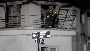 El padre de la joven venezolana que murió junto a sus dos hijos en un incendio en Neuquén pide ayuda para repatriar los cuerpos