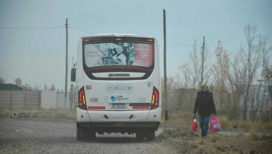 Colectivero de Neuquén llevó a la comisaría a un pasajero que habría abusado de una mujer: el hombre fue imputado  Foto Matías Subat.