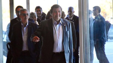 El gobernador Alberto Weretilneck y su gabinete hoy en Neuquén en una jornada de trabajo político en el Domuyo (foto Matías Subat)