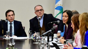 Gerez y el equipo de fiscales de narcocriminalidad, en la comisión A de la Legislatura. (Matías Subat)