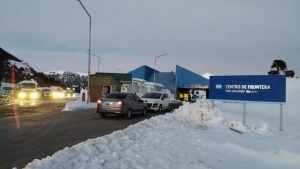 Por nieve y viento blanco, estuvo cerrado Pino Hachado este miércoles, el cruce más usado de Neuquén