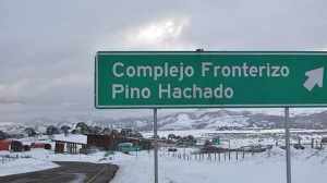 El clima extremo paraliza el tránsito internacional: más de 500 camiones varados en Neuquén