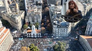 Movilización en apoyo a Cristina Kirchner: «Tren fantasma», así la calificó el Gobierno de Javier Milei