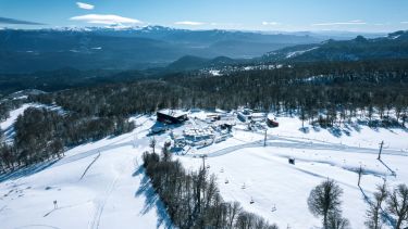 Mientras caen las primeras nevadas, el cerro se transforma con obras y nuevo equipamiento. Foto gentileza. 