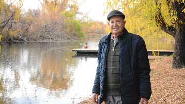 Cristóbal Parra, en la chacra de su hijo. Foto: Juan Thomes.