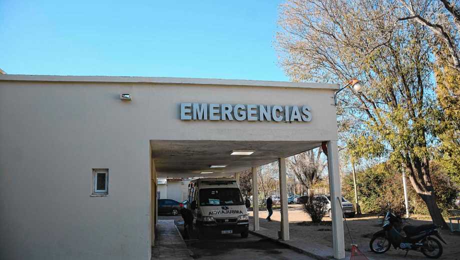 El joven está internado en el hospital Francisco López Lima de Roca. Foto: gentileza.