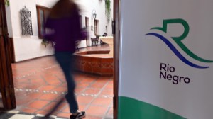 Aguinaldo a estatales en Río Negro: los gremios definen posturas y aumenta el suspenso por el pago