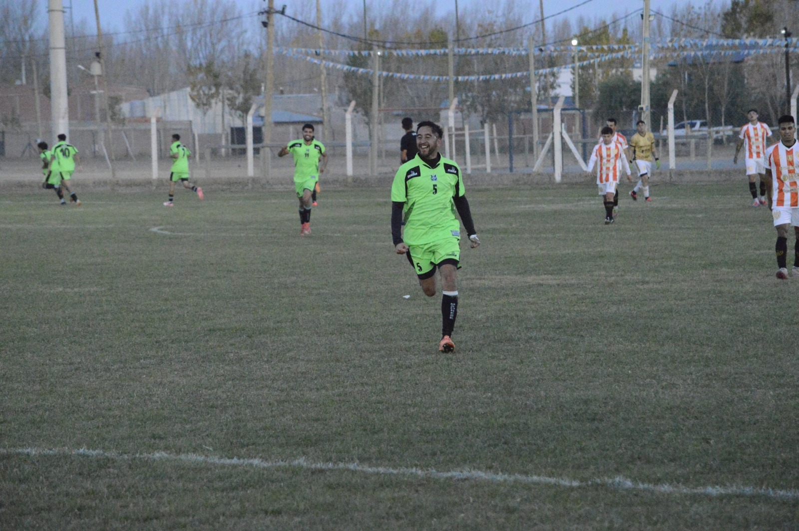 Batacazos, penales y emociones en los octavos de final de la Copa Neuquén