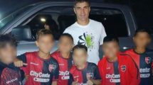 Imagen de Newell’s sancionó a seis chicos por sacarse una foto con Ignacio Malcorra: «es un correctivo interno»