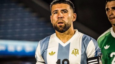 Nicolás Otamendi está en el radar de Vélez.