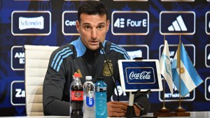 Lionel Scaloni habló de la sanción de Newell&#8217;s por la foto con Malcorra: «Tenemos que hacer todo lo contrario»