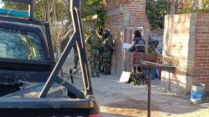 Video | Cinco allanamientos simultáneos en Roca: están vinculados a las amenazas con armas en una escuela secundaria