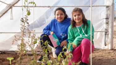 Challacó resiste en el aprendizaje de nueve niños que mantiene con vida al paraje y a su escuela