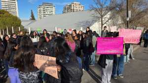 «Queremos aprender calentitos»: estudiantes de Neuquén denuncian fuga de gas en una escuela
