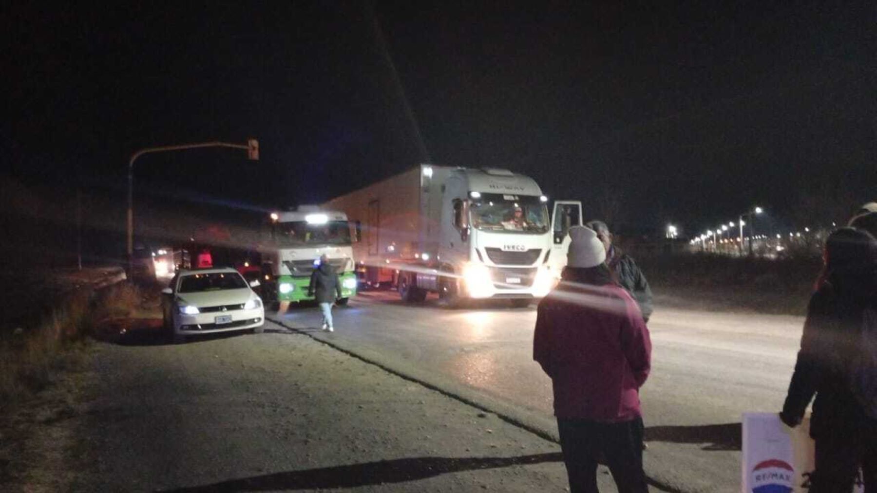 Corte en la Ruta 7: gran congestión en Ruta 151, mientras los alumnos se reúnen con Educación