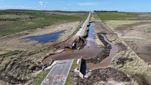 Destrozos y corte de caminos tras la sudestada en Bahía Blanca: está prohibido circular por la Ruta 35