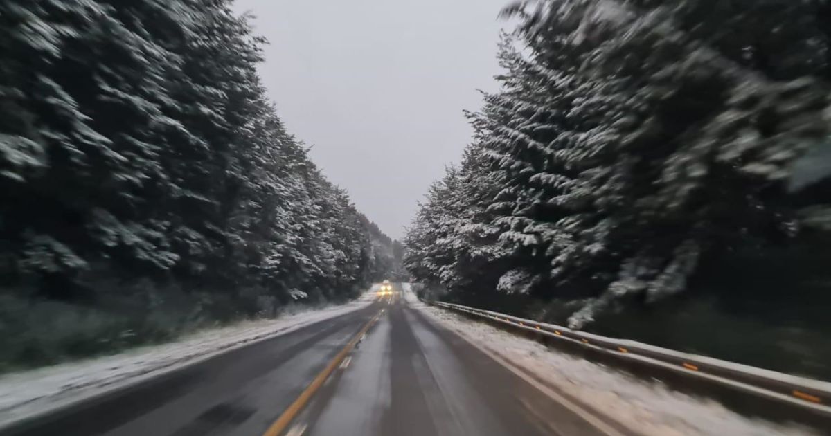 Con nieve sobre la calzada, así está la Ruta 40 en la cordillera de Río ...