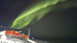 Las hermosas auroras australes de la Antártida, en fotos y videos: cómo es el fenómeno que ya disfrutó la Patagonia