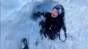 Una pareja quedó sepultada por una avalancha en Ushuaia: un guante sobre la nieve activó el protocolo