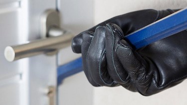  El hecho ocurrió en un salón de eventos donde robaron cajas fuertes y documentos.