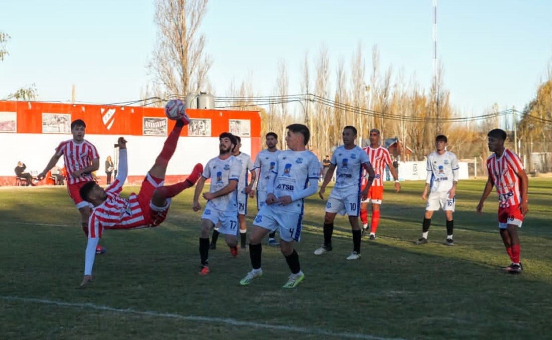 Copa Neuquén: Independiente goleó a Deportivo Rincón (4-0) y va por el título contra Alianza
