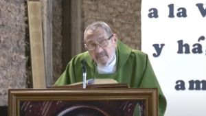 El padre Carlos necesita dadores de sangre: el   sacerdote de la Catedral de Neuquén