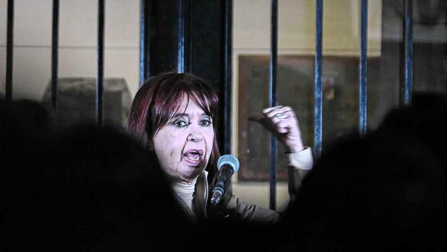 Cristina Kirchner permanece con arresto domiciliario por la causa Vialidad.