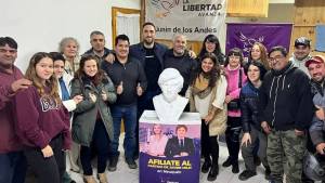 Esto es en off: la política regional y nacional en los pasillos