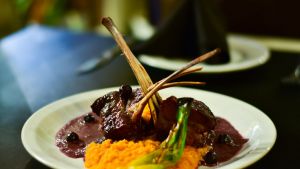 Conocé los chefs y platos regionales que se cocinarán en vivo en «Fuego, humo y sabores»