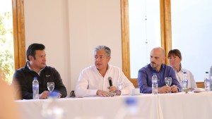 «O las fuerzas nacionales o nosotros los neuquinos»: la arenga de Rolando Figueroa a exintendentes