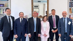 Rolando Figueroa ofreció la «paz social» de Neuquén a inversores en Estados Unidos