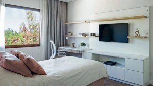 El mejor lugar para poner la televisión en el dormitorio, según el Feng Shui 