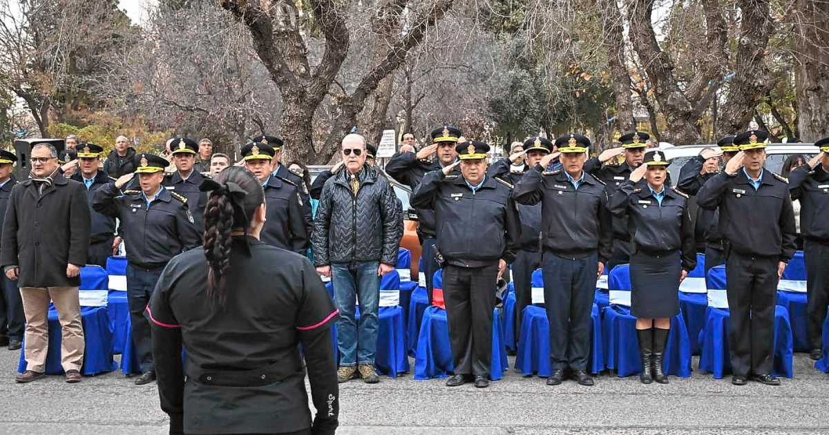 Video | La Policía de Neuquén cortó la calle para conmemorar una fecha