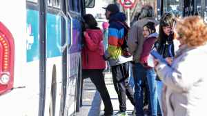 Cuánto sale el colectivo en las ciudades de la región: Neuquén aumenta su boleto urbano