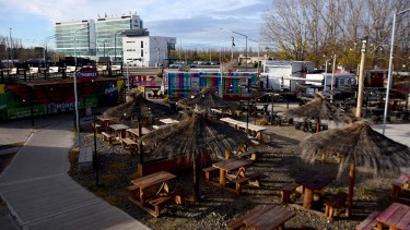 Más foodtrucks en la Isla 132 de Neuquén. Foto: Matías Subat. 