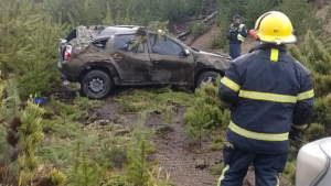 Un herido en un accidente en la Ruta 13: perdió el control «por el hielo» en Villa Pehuenia, este fin de semana largo