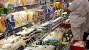 Arrojaba cajas a una góndola y sintió un fuerte dolor: un fallo ordenó una millonaria indemnización en Viedma