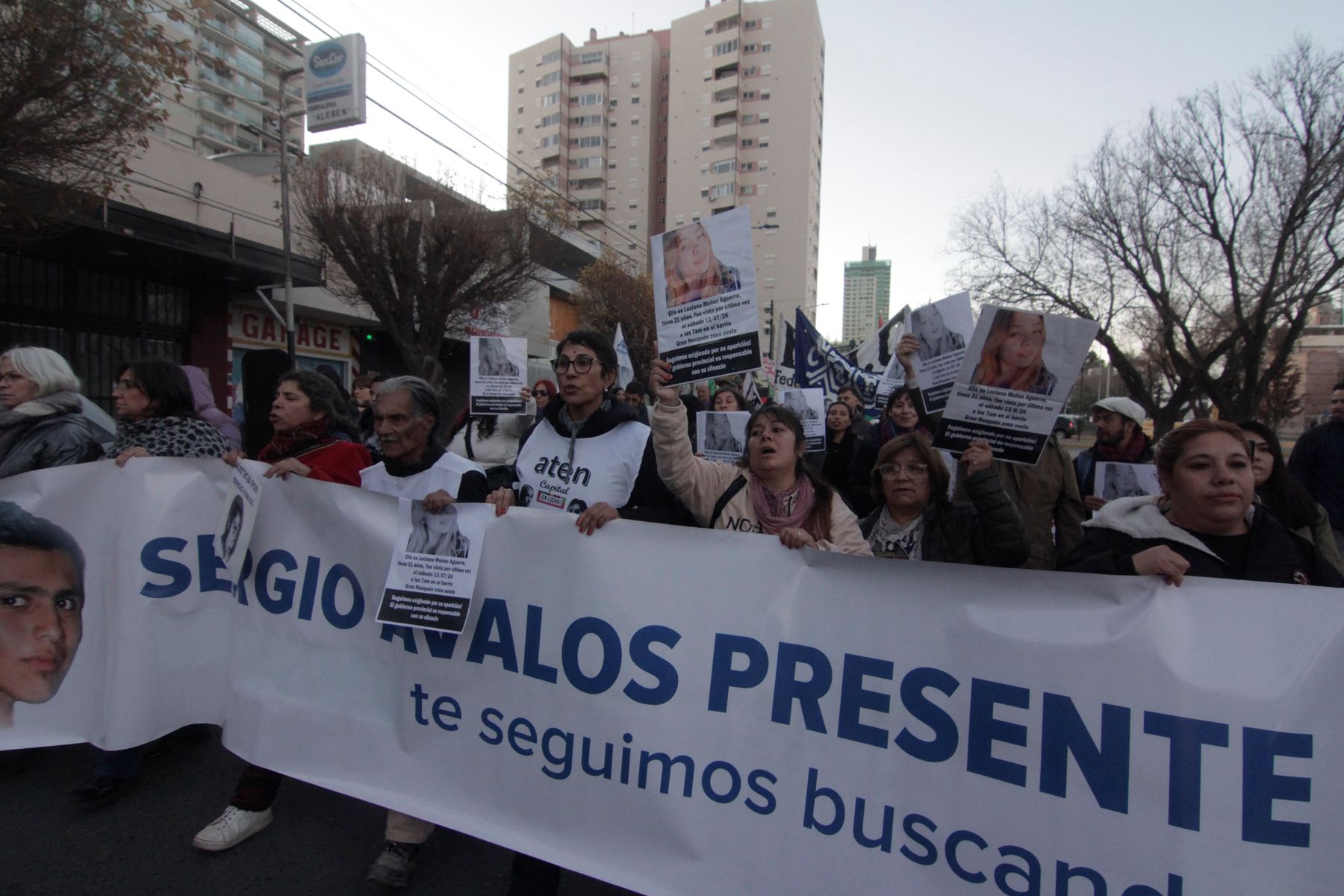 Marcharon por Sergio Ávalos y Luciana Muñoz: «¿Dónde están?», el reclamo que copó las calles de Neuquén