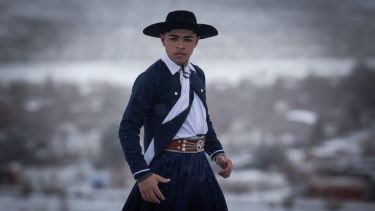Malambo sobre la nieve: la Línea Sur, un bailarín y el alma de un pueblo