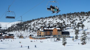 Vacaciones de invierno 2025: el Cerro Caviahue inauguró la temporada y la nieve se disfruta de mil formas