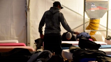 “El frío no es lo que más duele”: una noche en el refugio que acoge a los que nadie espera