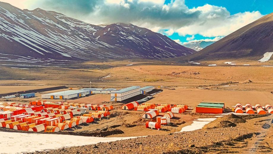 El campamento montado para la exploración del proyecto Los Azules, marcó un antes y un después en el desarrollo minero. 