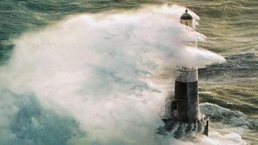 Libros, historias y novelas sobre faros y hombres abandonados a la buena del mar