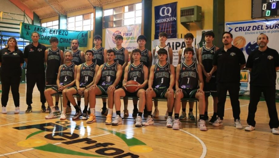 El plantel del Verde viene de una campaña tremenda. Y fue campeón del PreFederal. (Prensa Pérfora)