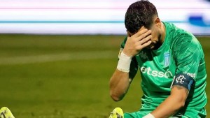 Racing sufre por el desgarro de Arias, el arquero está en duda para la Copa Libertadores