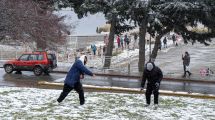 Imagen de «La nevada del este» llegó a Bariloche: cubre una superficie más extensa, trae temperaturas bajas y hielo