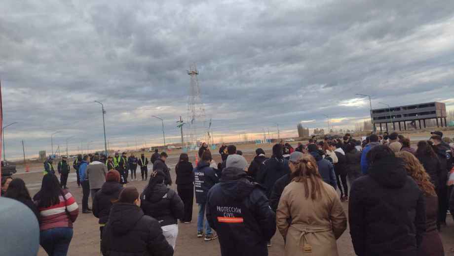 Vecinos se autoconvocaron para exigir justicia por las víctimas del choque ocurrido el último sábado. Foto: gentileza.